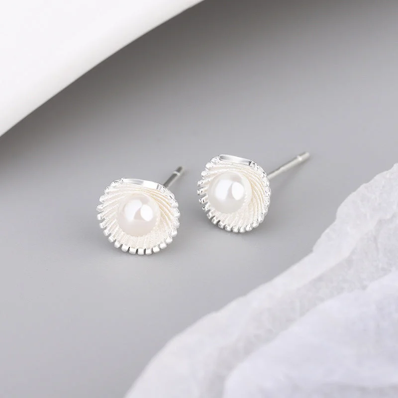 E2166 Pearl Shell Stud Earrings