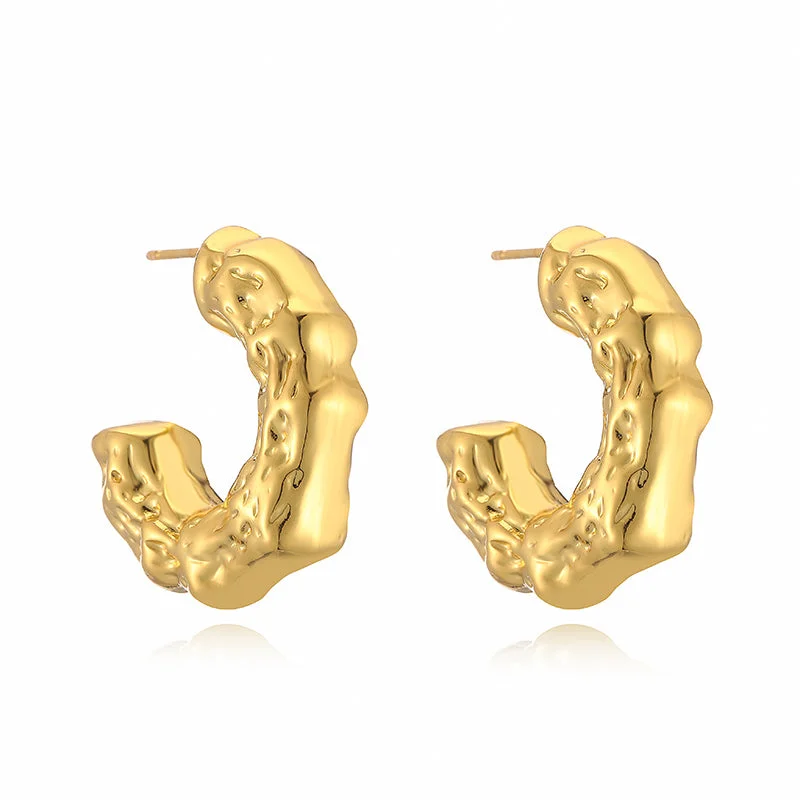 Gold C- Shaped Hammer Pattern 1 Pair