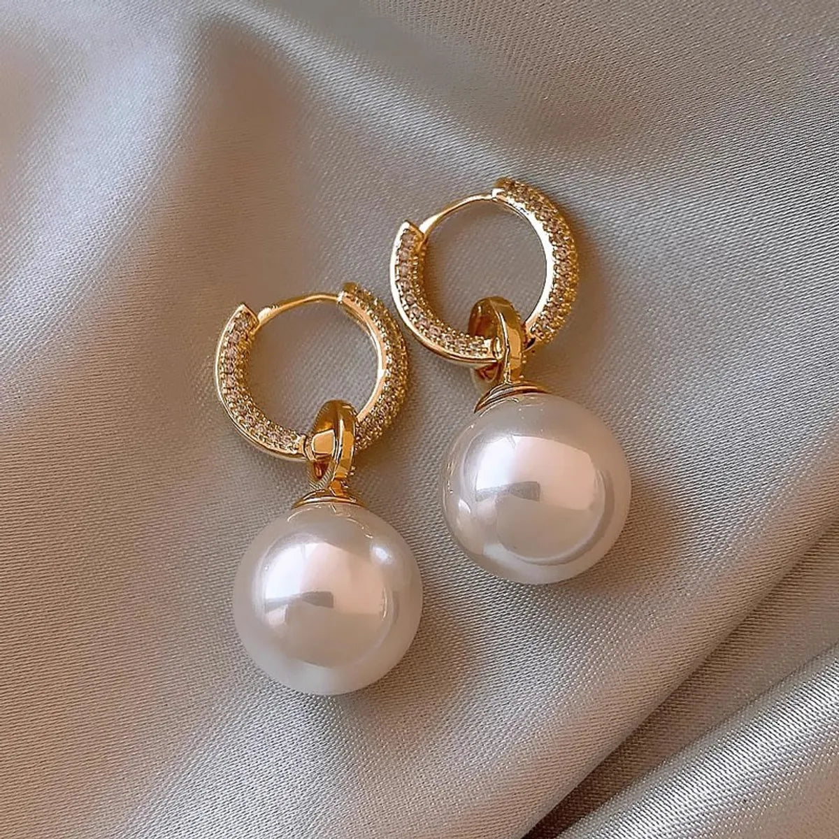 3# Ear Clip Golden Pearl